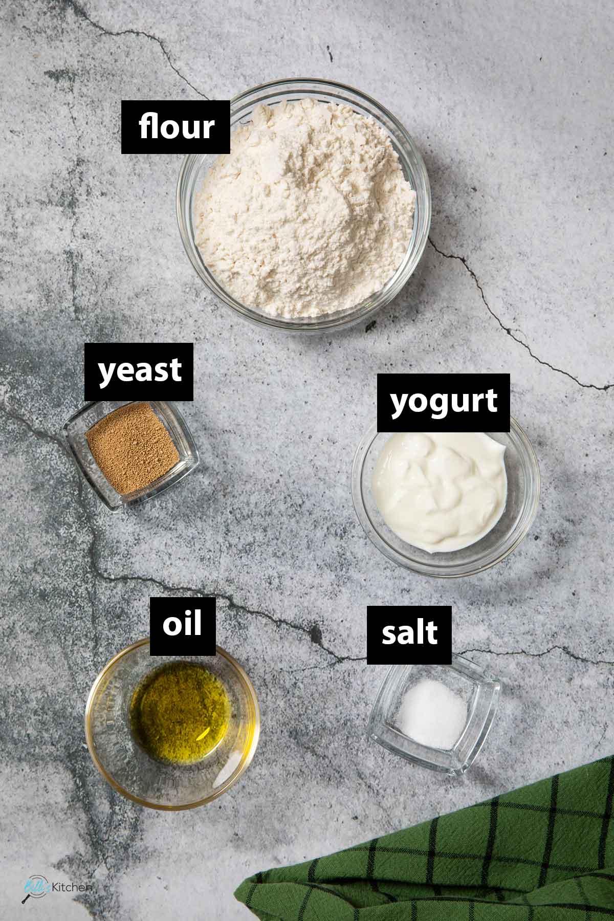 All the ingredients you need to make buns with yogurt at home.